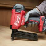 milwaukee 2458-20 m12 12v lithium-ion cordless palm nailer bare tool